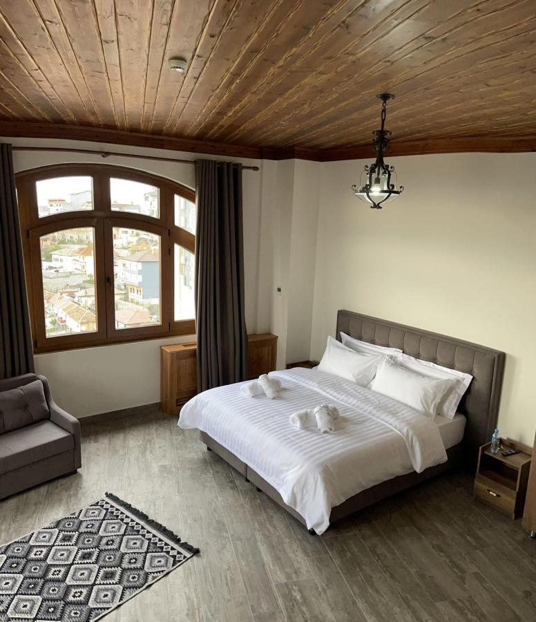 Hotel Kroi Near Castle Entrance Castle And Town View Krujë Extérieur photo